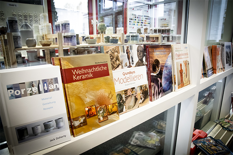 Keramik und Töpferbedarf, Bücher
